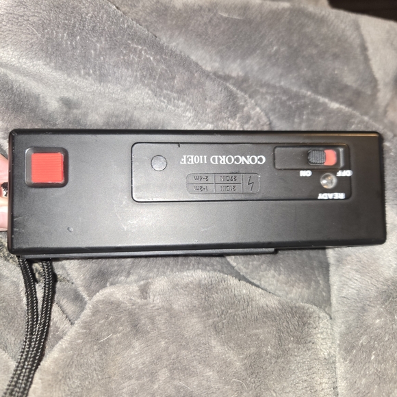 Vintage Concord 110 EF Film Camera w/ Built in Flash Point‎ & Shoot Black - Picture 3 of 6